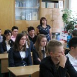 Старшокласники дивляться Всеукраїнський телевізійний Шевченківський урок